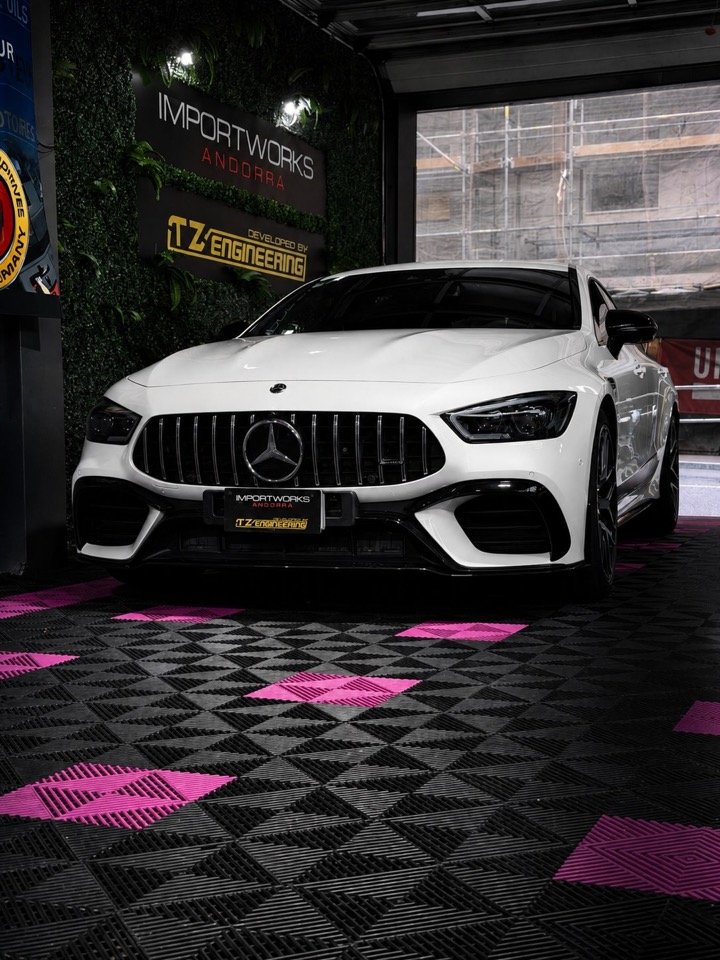 Mercedes-AMG GT 63 a l’oficina Importworks Andorra per a revisió i diagnosis