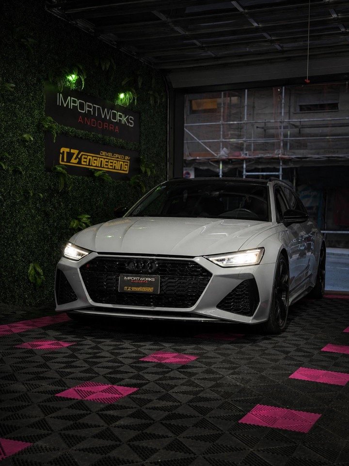 Audi RS6 a l’oficina Importworks Andorra, amb rètol de marca